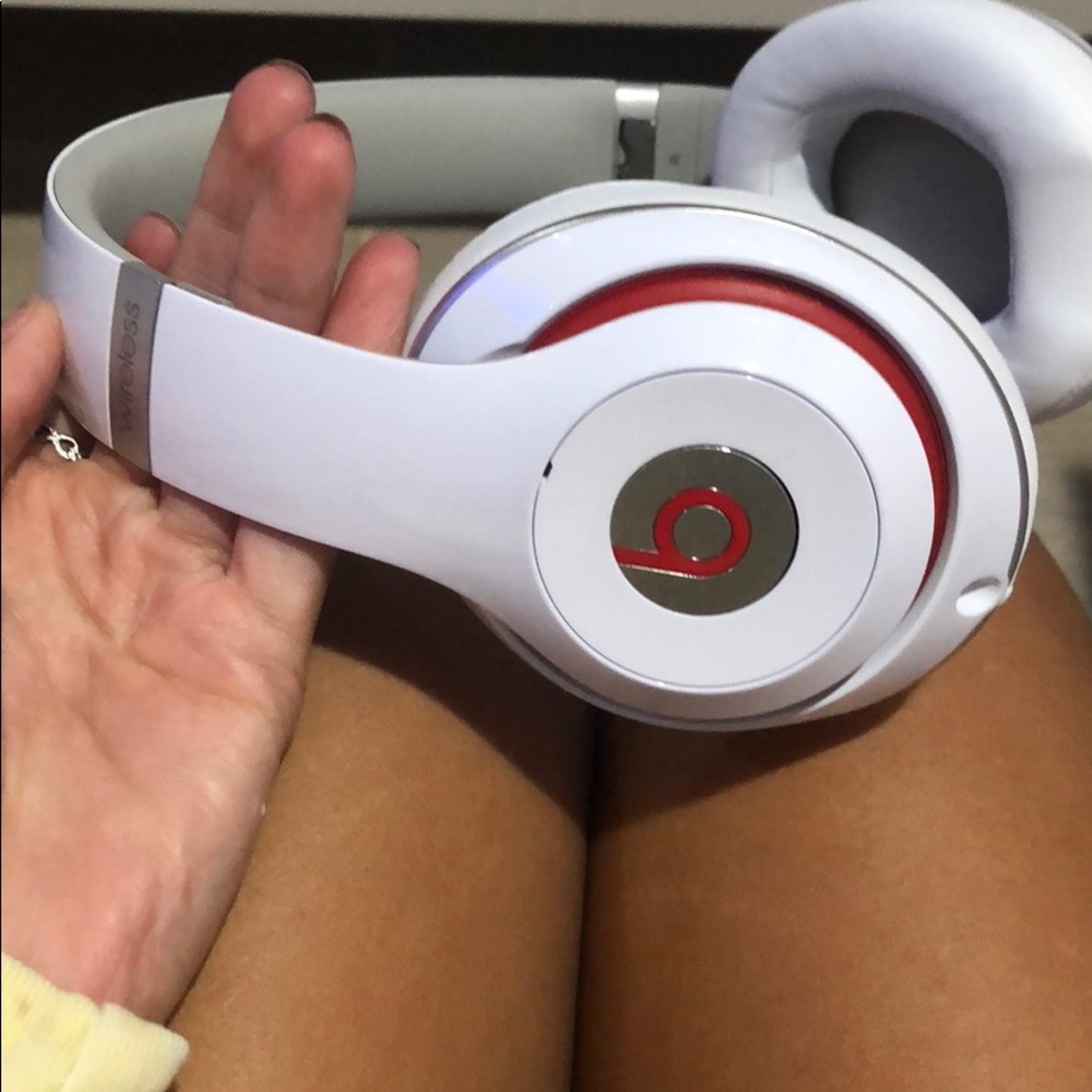 White studio wireless beats by Dre